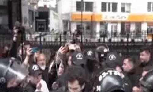 इस्तांबुल में हुई अवैध रैलियों के दौरान हिरासत में लिए गए 418 प्रदर्शनकारियों में से 374 रिहा