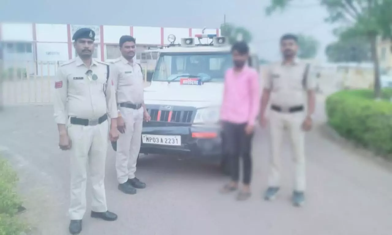 जादू-टोना के शक में वृद्ध की हत्या करने वाले आरोपी को पुलिस ने किया गिरफ्तार जादू-टोना के शक में वृद्ध की हत्या करने वाले आरोपी को पुलिस ने किया गिरफ्तार