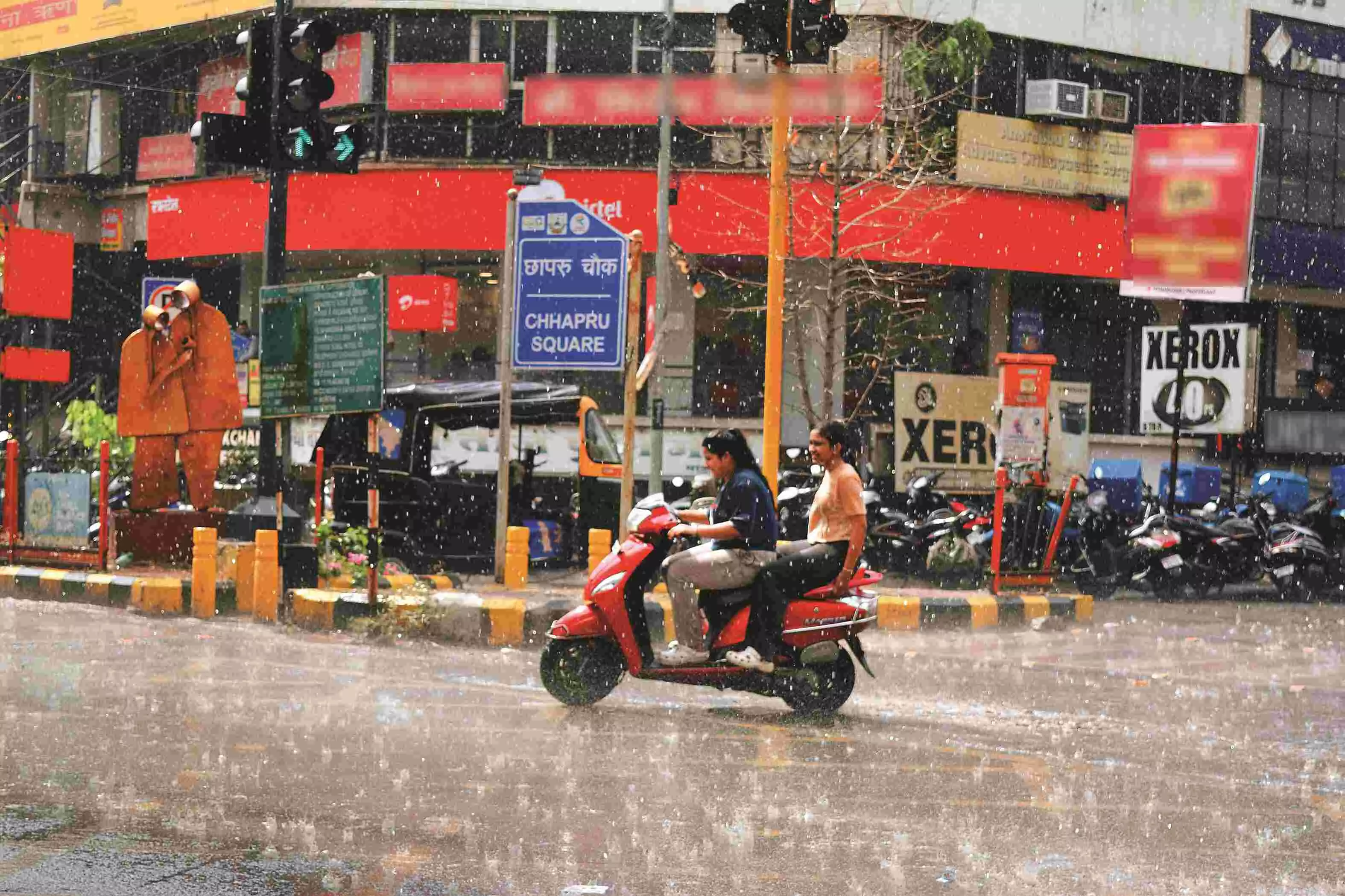 मौसम की गुगली से गर्मी में पड़े ओले, तेज हवा और हल्की बारिश होने के आसार मौसम की गुगली से गर्मी में पड़े ओले, तेज हवा और हल्की बारिश होने के आसार