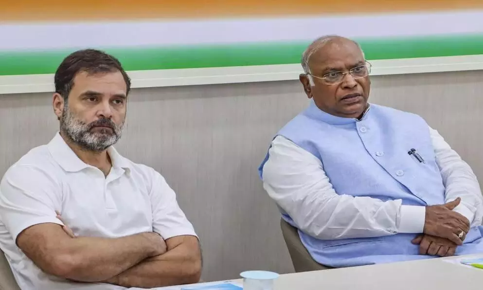 जम्मू-कश्मीर के रामबन में सड़क हादसा, तीन जवानों की हुई मौत, कांग्रेस नेता राहुल गांधी और मल्लिकार्जुन खरगे ने जताया दुख जम्मू-कश्मीर के रामबन में सड़क हादसा, तीन जवानों की हुई मौत, कांग्रेस नेता राहुल गांधी और मल्लिकार्जुन खरगे ने जताया दुख