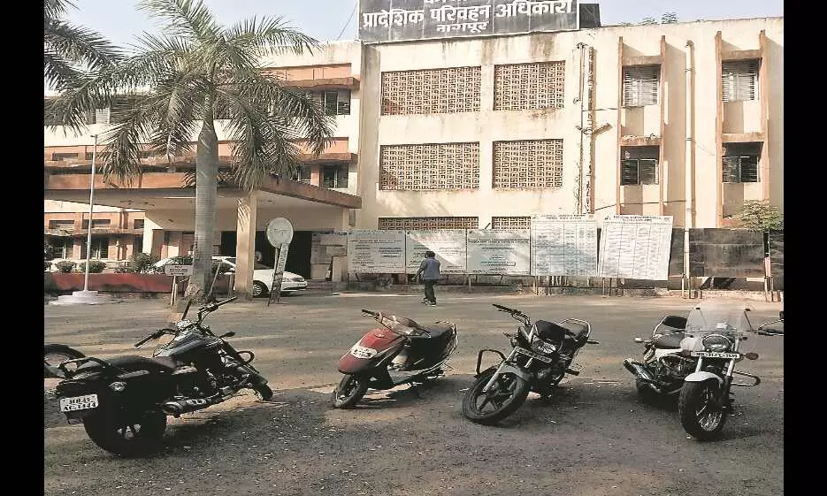 करोड़ों के ट्रक रजिस्ट्रेशन घोटाला मामले में एसआईटी ने दस्तावेज मांगे, रिकार्ड देने को तैयार नहीं करोड़ों के ट्रक रजिस्ट्रेशन घोटाला मामले में एसआईटी ने दस्तावेज मांगे, रिकार्ड देने को तैयार नहीं