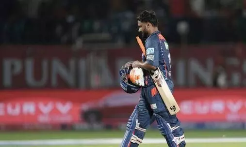 एक बार फिर फ्लॉप हुआ 27 करोड़ी, 18 रन बनाकर पवेलियन लौटे पंत, सोशल मीडिया पर लोगों ने बनाया निशाना, मीम बना कर उड़ा रहे मजाक एक बार फिर फ्लॉप हुआ 27 करोड़ी, 18 रन बनाकर पवेलियन लौटे पंत, सोशल मीडिया पर लोगों ने बनाया निशाना, मीम बना कर उड़ा रहे मजाक