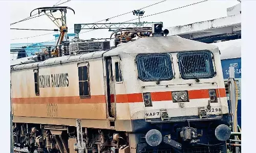 अड़ गया चालक, प्रिंसिपल चीफ इंजीनियर को ही नहीं चढ़ने दिया ट्रेन के इंजन में