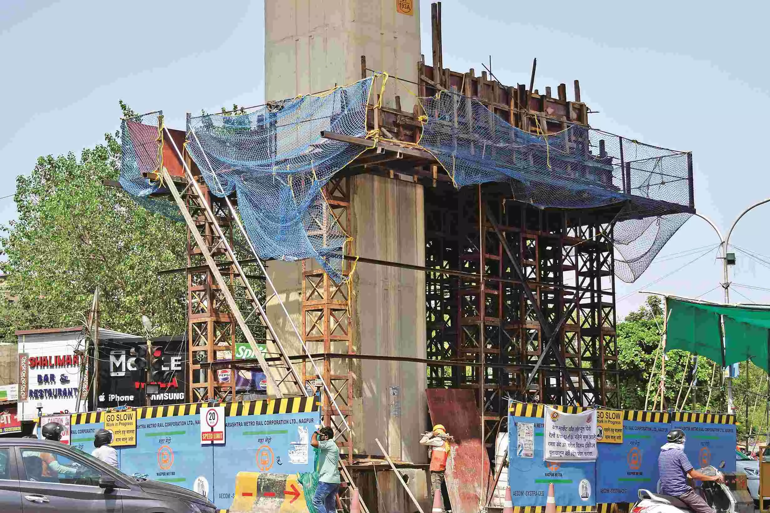 नागपुर के कॉटन मार्केट मेट्रो स्टेशन पर बन रहा नया निकास द्वार नागपुर के कॉटन मार्केट मेट्रो स्टेशन पर बन रहा नया निकास द्वार
