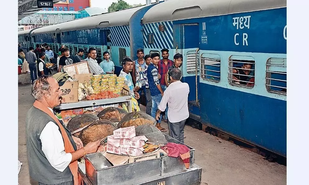 समर में न हों दिक्कतें, रेलवे चला रहा समर स्पेशल समर में न हों दिक्कतें, रेलवे चला रहा समर स्पेशल