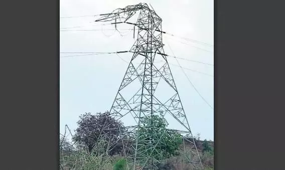 बवंडर से क्षतिग्रस्त हुए बिजली के चार टॉवर, रिपेयरिंग में तीन हफ्ते लगेंगे बवंडर से क्षतिग्रस्त हुए बिजली के चार टॉवर, रिपेयरिंग में तीन हफ्ते लगेंगे