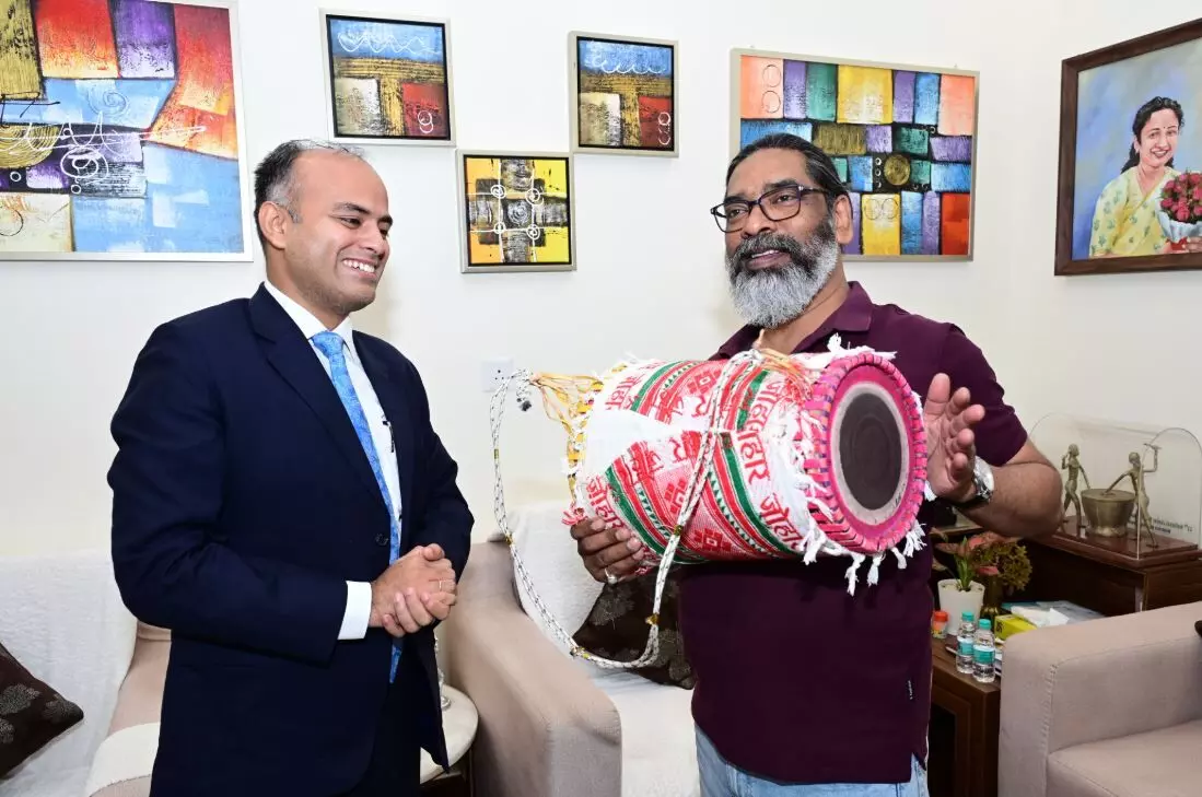 CM हेमंत सोरेन ने मुख्यमंत्री आवासीय कार्यालय में उपायुक्तों से की मुलाकात CM हेमंत सोरेन ने मुख्यमंत्री आवासीय कार्यालय में उपायुक्तों से की मुलाकात