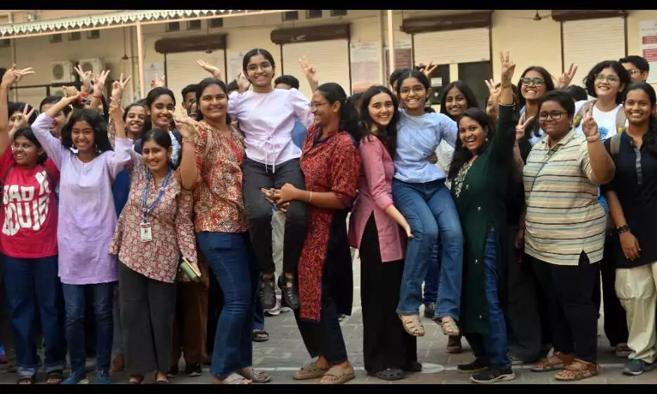 बारहवीं की परीक्षा में फिर कोंकण का जलवा, मुंबई के नतीजों में भी सुधार बारहवीं की परीक्षा में फिर कोंकण का जलवा, मुंबई के नतीजों में भी सुधार