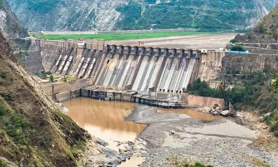 भारत ने रोका चिनाब नदी का पानी, बगलिहार और सलाल डैम किए बंद, पाकिस्तान में गहराया जल संकट भारत ने रोका चिनाब नदी का पानी, बगलिहार और सलाल डैम किए बंद, पाकिस्तान में गहराया जल संकट