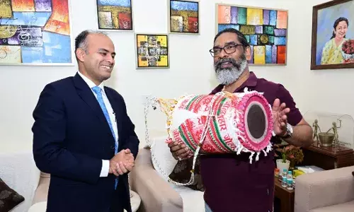 CM हेमंत सोरेन ने मुख्यमंत्री आवासीय कार्यालय में उपायुक्तों से की मुलाकात