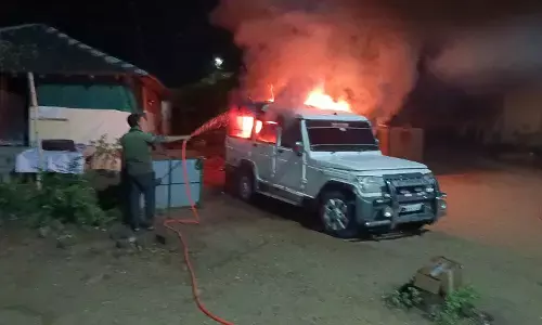 वनपरिक्षेत्र कार्यालय में लगी आग, दस्तावेजों के साथ बोलेरो जलकर खाक