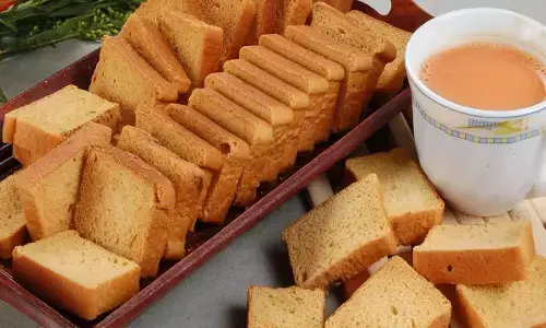 चाय के साथ खाना पसंद है टोस्ट, तो हो जाएं सावधान, शरीर को हो सकता है ये नुकसान