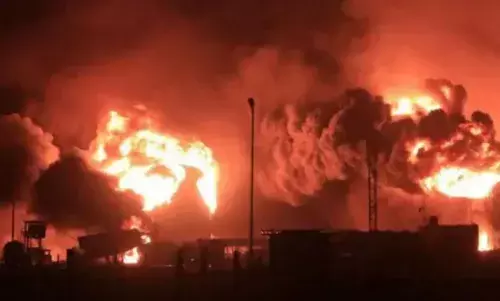 इजराइल का हूतियों का करारा जवाब, हुदैदाह बंदरगाह पर की जमकर बमबारी, कमांड सेंटर में मौजूद रहे पीएम नेतन्याहू इजराइल का हूतियों का करारा जवाब, हुदैदाह बंदरगाह पर की जमकर बमबारी, कमांड सेंटर में मौजूद रहे पीएम नेतन्याहू