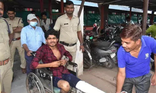 हेड कांस्टेबल को गोली मारने का आरोपी हॉस्पिटल से भेजा गया जेल हेड कांस्टेबल को गोली मारने का आरोपी हॉस्पिटल से भेजा गया जेल