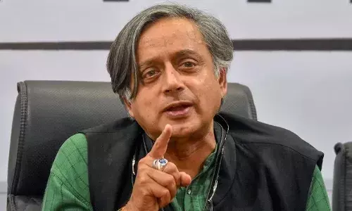 UNSC की बैठक में पाकिस्तान की लगी क्लास, शशि थरूर ने कहा - उसे लगता है कि फायदा होगा लेकिन...