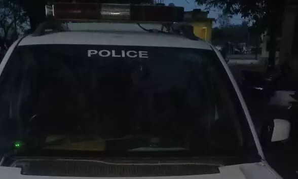शाहनगर पुलिस का डायल १०० वाहन खराब होने से पुलिसकर्मियों सहित आम लोग परेशान शाहनगर पुलिस का डायल १०० वाहन खराब होने से पुलिसकर्मियों सहित आम लोग परेशान