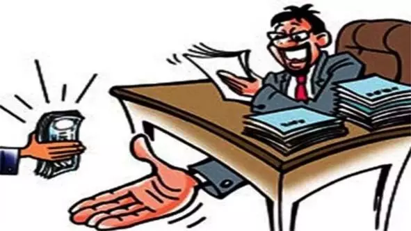 20 हजार रुपए रिश्वत मांगने पर जिला अस्पताल का वरिष्ठ लिपिक गिरफ्तार 20 हजार रुपए रिश्वत मांगने पर जिला अस्पताल का वरिष्ठ लिपिक गिरफ्तार