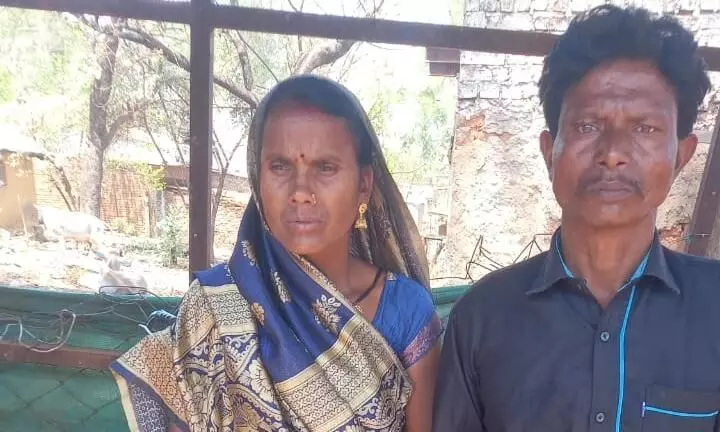 चल रहीं थीं विवाह की रस्में, घर में घुसकर शराबियों ने मचाया हडकम्प, पुलिस ने किया मामला दर्ज चल रहीं थीं विवाह की रस्में, घर में घुसकर शराबियों ने मचाया हडकम्प, पुलिस ने किया मामला दर्ज