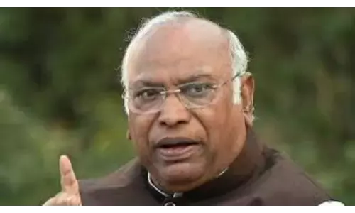 ऑपरेशन सिंदूर पर खड़गे ने कहा - सेना पर गर्व, आतंक के खिलाफ लड़ाई में सरकार के साथ