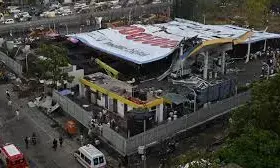 भोसले समिति ने घाटकोपर अवैध होर्डिंग हादसे की रिपोर्ट सौंपी, हादसे में 17 लोगों की हुई थी मौत भोसले समिति ने घाटकोपर अवैध होर्डिंग हादसे की रिपोर्ट सौंपी, हादसे में 17 लोगों की हुई थी मौत