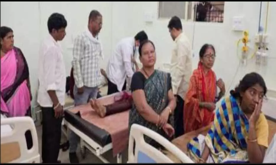 अंबाजोगाई में 50 लोगों को फूड पॉइजनिंग, स्वराती अस्पताल हो रहा है इलाज अंबाजोगाई में 50 लोगों को फूड पॉइजनिंग, स्वराती अस्पताल हो रहा है इलाज