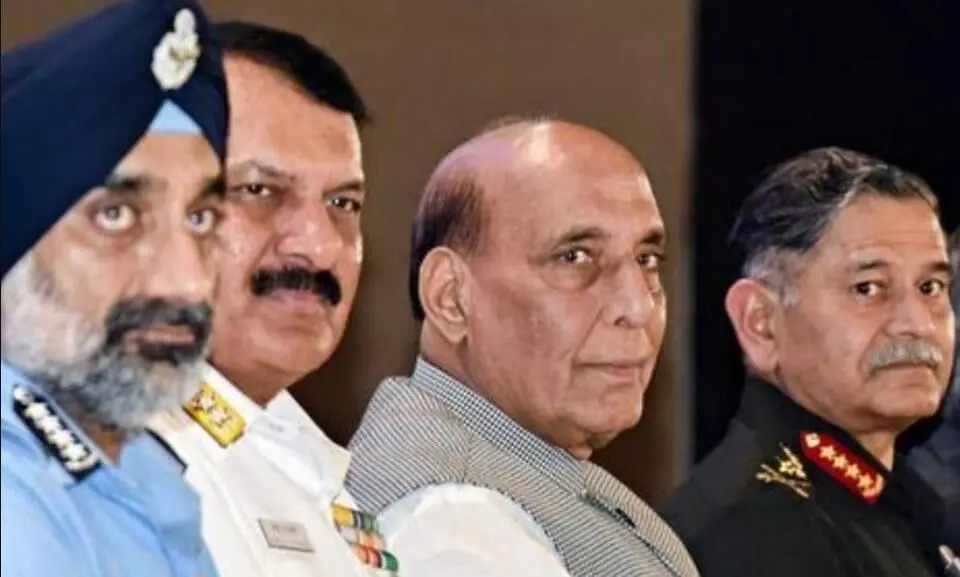 तीनों सेना प्रमुखों के साथ आज समीक्षा बैठक करेंगे रक्षा मंत्री, विदेश मंत्रालय करेगा प्रेस कॉन्फ्रेंस, PAK पर जवाबी हमले... तीनों सेना प्रमुखों के साथ आज समीक्षा बैठक करेंगे रक्षा मंत्री, विदेश मंत्रालय करेगा प्रेस कॉन्फ्रेंस, PAK पर जवाबी हमले...