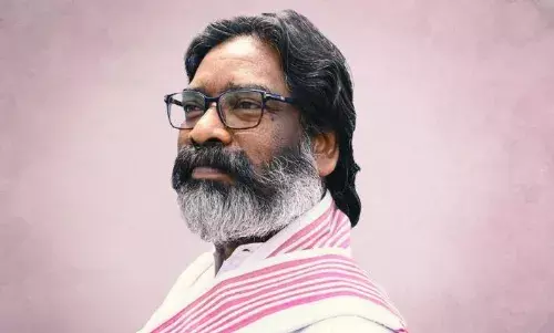 झारखंड आंदोलनकारी कपूर कुमार टुडू के निधन पर चिलगू-चाकुलिया स्थित उनके पैतृक आवास पहुंचे हेमंत सोरेन