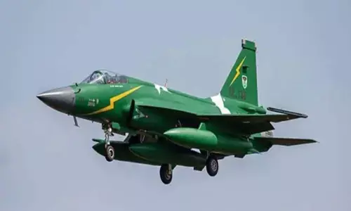 बौखलाए पाकिस्तान को भारत का मुंहतोड़ जवाब, सेना के एयर डिफेंस सिस्टम ने मार गिराया PAK का ताकतवर फाइटजेट F-16