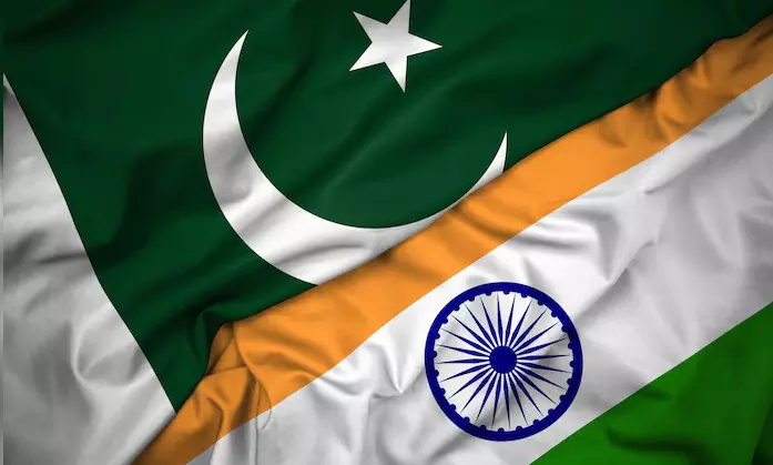क्रॉस बॉर्डर फायरिंग में उरी सेक्टर में एक महिला की मौत, बॉर्डर पर लोगों की बंकरों में शिफ्टिंग क्रॉस बॉर्डर फायरिंग में उरी सेक्टर में एक महिला की मौत, बॉर्डर पर लोगों की बंकरों में शिफ्टिंग