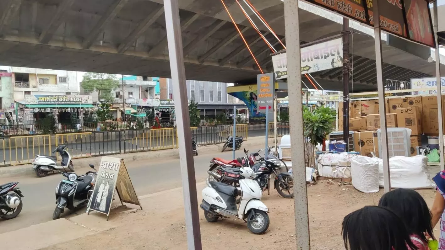 दुकानदारों को हाईवे से सात दिन के भीतर अतिक्रमण हटाने का नोटिस दुकानदारों को हाईवे से सात दिन के भीतर अतिक्रमण हटाने का नोटिस