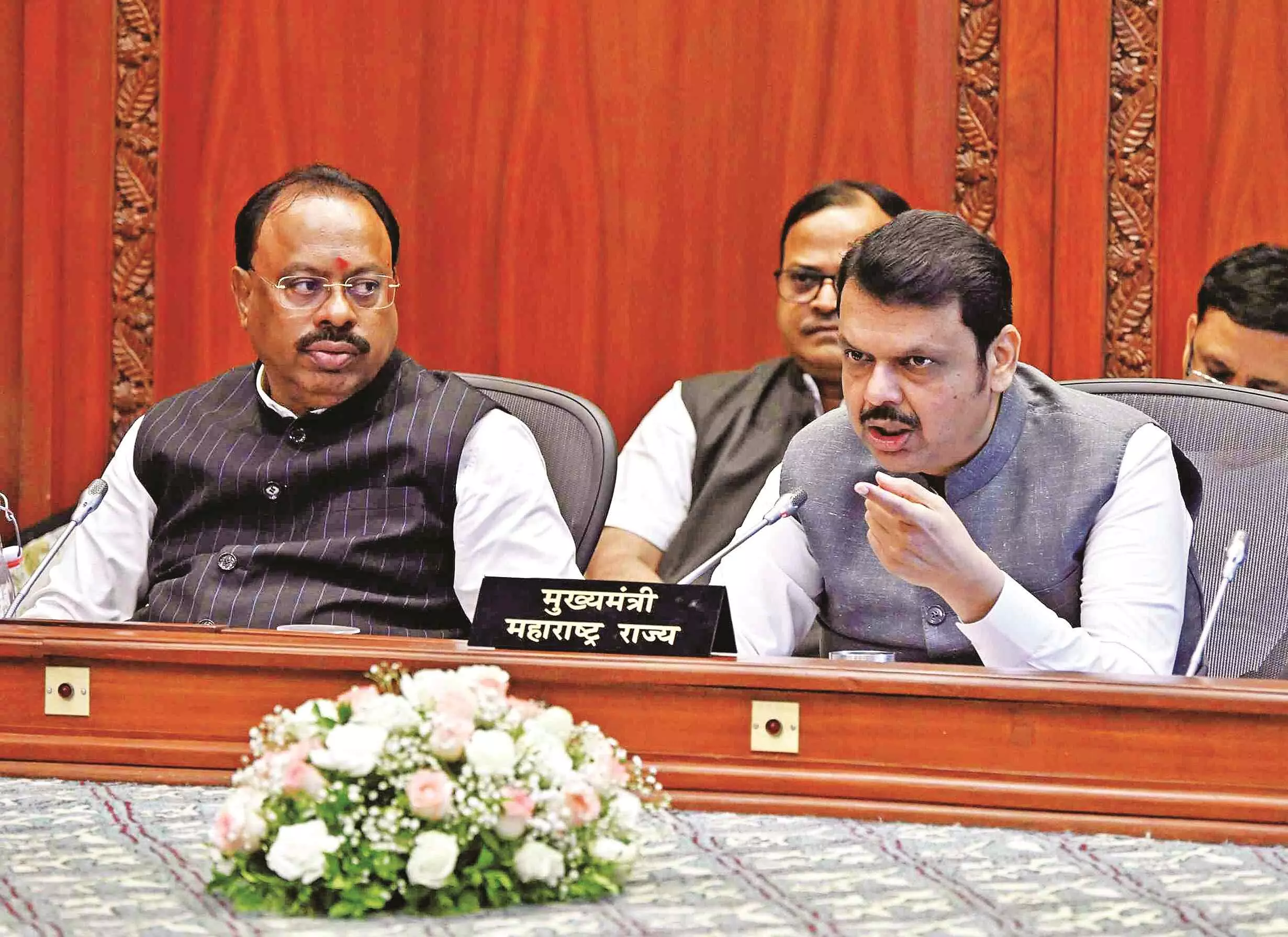 नागपुर का जीरो माइल बनेगा आकर्षण का केंद्र, मनपा के प्रस्ताव को मिली हरी झंडी नागपुर का जीरो माइल बनेगा आकर्षण का केंद्र, मनपा के प्रस्ताव को मिली हरी झंडी