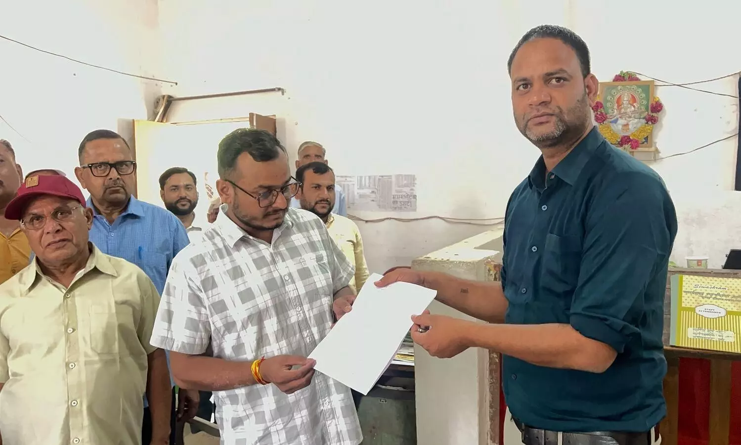 किशोरगंज मोहल्ला बस्ती क्षेत्र में निवासरत डेढ़ दर्जन से अधिक लोगों को अतिक्रमण का नोटिस किशोरगंज मोहल्ला बस्ती क्षेत्र में निवासरत डेढ़ दर्जन से अधिक लोगों को अतिक्रमण का नोटिस