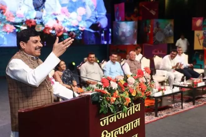 जनजातीय कला और कलाकारों पर है मां सरस्वती का आशीष - मुख्यमंत्री डॉ. यादव जनजातीय कला और कलाकारों पर है मां सरस्वती का आशीष - मुख्यमंत्री डॉ. यादव