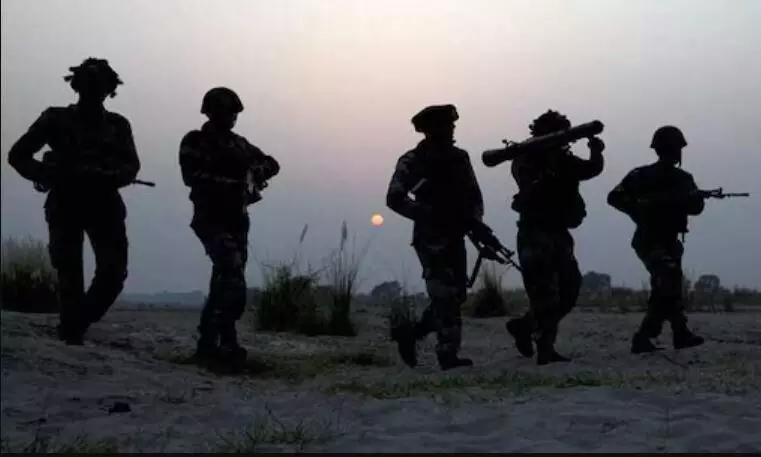 पाकिस्तान के कायराना हमलों को नाकाम करने के बाद भारतीय सेना ने की जवाबी कार्रवाई, महाराष्ट्र में पाकिस्तानी समर्थक गिरफ्तार पाकिस्तान के कायराना हमलों को नाकाम करने के बाद भारतीय सेना ने की जवाबी कार्रवाई, महाराष्ट्र में पाकिस्तानी समर्थक गिरफ्तार