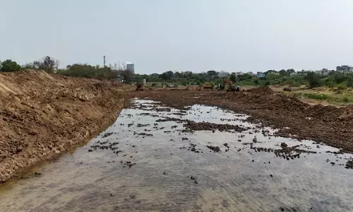 चंद्रपुर के इरई नदी के गहराईकरण से निकले मलबा को लेकर मचा बवाल