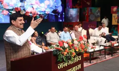 जनजातीय कला और कलाकारों पर है मां सरस्वती का आशीष - मुख्यमंत्री डॉ. यादव जनजातीय कला और कलाकारों पर है मां सरस्वती का आशीष - मुख्यमंत्री डॉ. यादव