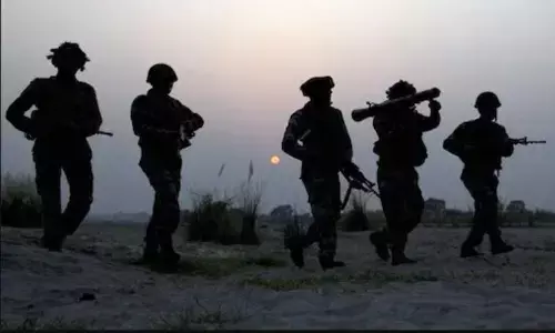 पाकिस्तान के कायराना हमलों को नाकाम करने के बाद भारतीय सेना ने की जवाबी कार्रवाई, महाराष्ट्र में पाकिस्तानी समर्थक गिरफ्तार पाकिस्तान के कायराना हमलों को नाकाम करने के बाद भारतीय सेना ने की जवाबी कार्रवाई, महाराष्ट्र में पाकिस्तानी समर्थक गिरफ्तार