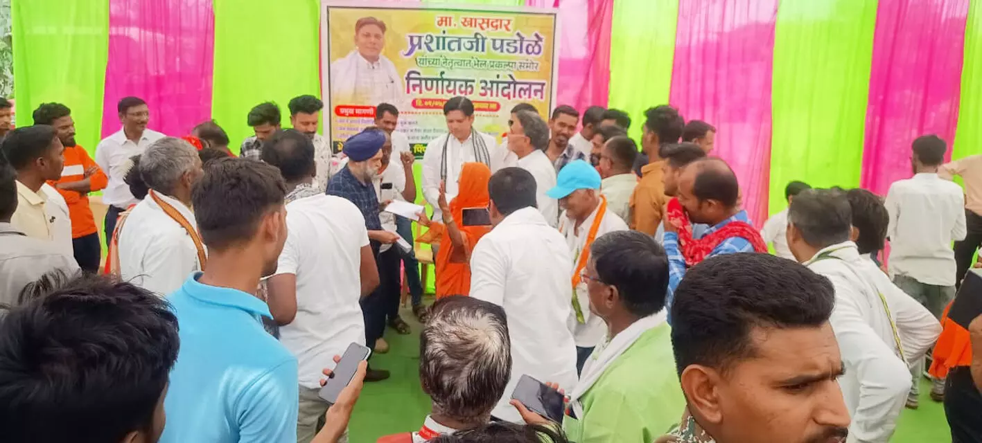 भंडारा में13 वर्ष से अटकी भेल परियोजना के विरोध में किसानों ने दिया धरना भंडारा में13 वर्ष से अटकी भेल परियोजना के विरोध में किसानों ने दिया धरना