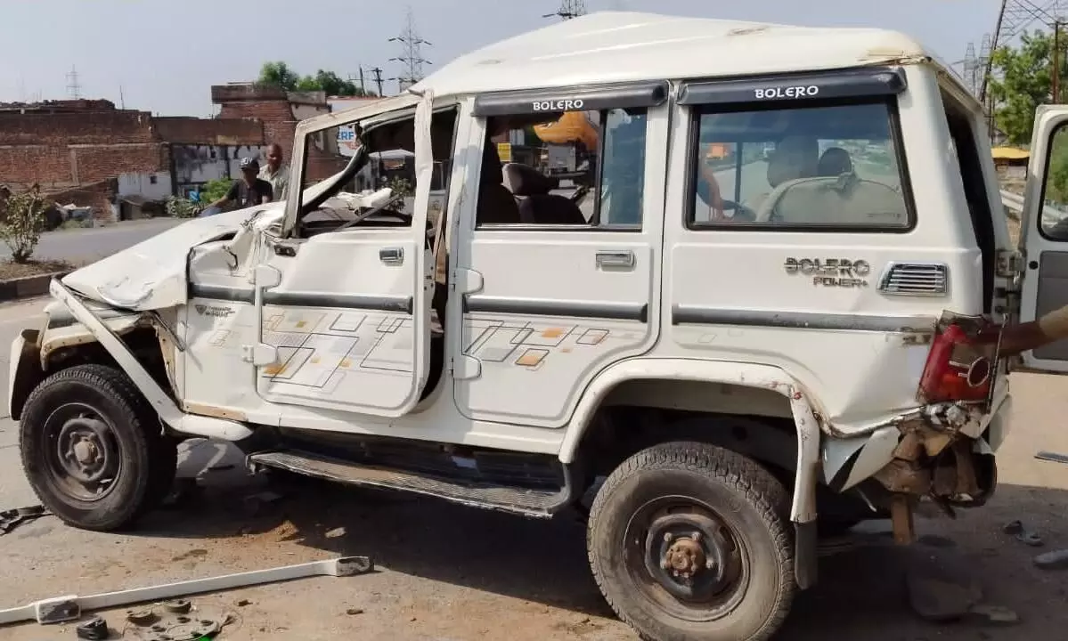 मैहर थाना अंतर्गत अमड़ा नाला के पास तेज रफ्तार हाइवे पर पलटी बोलेरो, 7 बाराती घायल मैहर थाना अंतर्गत अमड़ा नाला के पास तेज रफ्तार हाइवे पर पलटी बोलेरो, 7 बाराती घायल