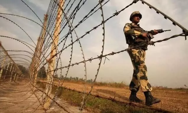 3,323 km लंबी भारत-पाकिस्तान सीमा पर हाई अलर्ट, जानें पड़ोसी मुल्क की सीमा से लगते हैं कितने राज्य और उनके जिले 3,323 km लंबी भारत-पाकिस्तान सीमा पर हाई अलर्ट, जानें पड़ोसी मुल्क की सीमा से लगते हैं कितने राज्य और उनके जिले
