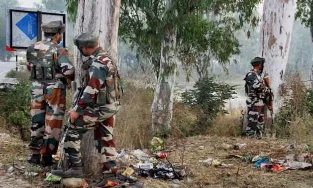 नगरोटा में आर्मी बेस के पास गोलीबारी, एक सुरक्षा गार्ड हुआ घायल, भारतीय सेना ने शुरू किया सर्च ऑपरेशन नगरोटा में आर्मी बेस के पास गोलीबारी, एक सुरक्षा गार्ड हुआ घायल, भारतीय सेना ने शुरू किया सर्च ऑपरेशन