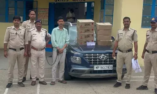 41 हजार की शराब के साथ कार चालक बंदी, तलाशी में कट्टा और कारतूस भी बरामद