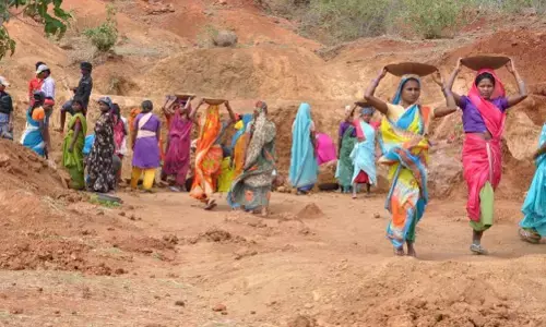 अमरावती जिले में  5.52 करोड़ रुपए मजदूरी जारी, 23 करोड़ रुपए अभी भी बाकी अमरावती जिले में  5.52 करोड़ रुपए मजदूरी जारी, 23 करोड़ रुपए अभी भी बाकी