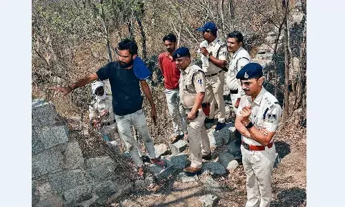 देवताल की पहाड़ी पर भरी दोपहर युवती की गला रेतकर की हत्या देवताल की पहाड़ी पर भरी दोपहर युवती की गला रेतकर की हत्या
