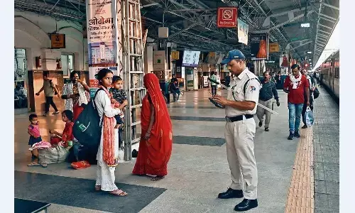 स्टेशन पर सुरक्षा बढ़ी, आरपीएफ की चप्पे-चप्पे में की गई तैनाती स्टेशन पर सुरक्षा बढ़ी, आरपीएफ की चप्पे-चप्पे में की गई तैनाती