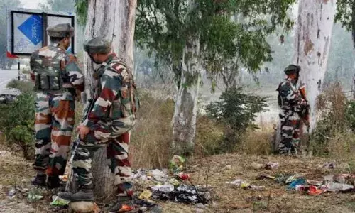 नगरोटा में आर्मी बेस के पास गोलीबारी, एक सुरक्षा गार्ड हुआ घायल, भारतीय सेना ने शुरू किया सर्च ऑपरेशन