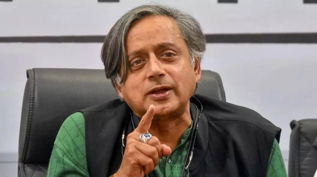 उसकी फितरत है मुकर जाने की, पाकिस्तान के सीजफायर तोड़ने पर शशि थरूर ने शायराना अंदाज में बोला हमला उसकी फितरत है मुकर जाने की, पाकिस्तान के सीजफायर तोड़ने पर शशि थरूर ने शायराना अंदाज में बोला हमला