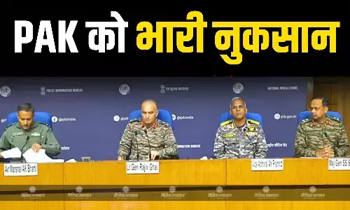 चार दिनों में पाकिस्तान को हुआ भारी नुकसान, भारतीय सैनिकों ने पाक के कई एयरबेस को किया तबाह, 100 से ज्यादा आतंकी ढेर चार दिनों में पाकिस्तान को हुआ भारी नुकसान, भारतीय सैनिकों ने पाक के कई एयरबेस को किया तबाह, 100 से ज्यादा आतंकी ढेर