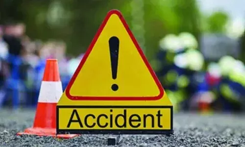 छत्तीसगढ़ के रायपुर में भीषण सड़क हादसा, 13 लोगों की मौके पर हुई मौत, कई घायल छत्तीसगढ़ के रायपुर में भीषण सड़क हादसा, 13 लोगों की मौके पर हुई मौत, कई घायल