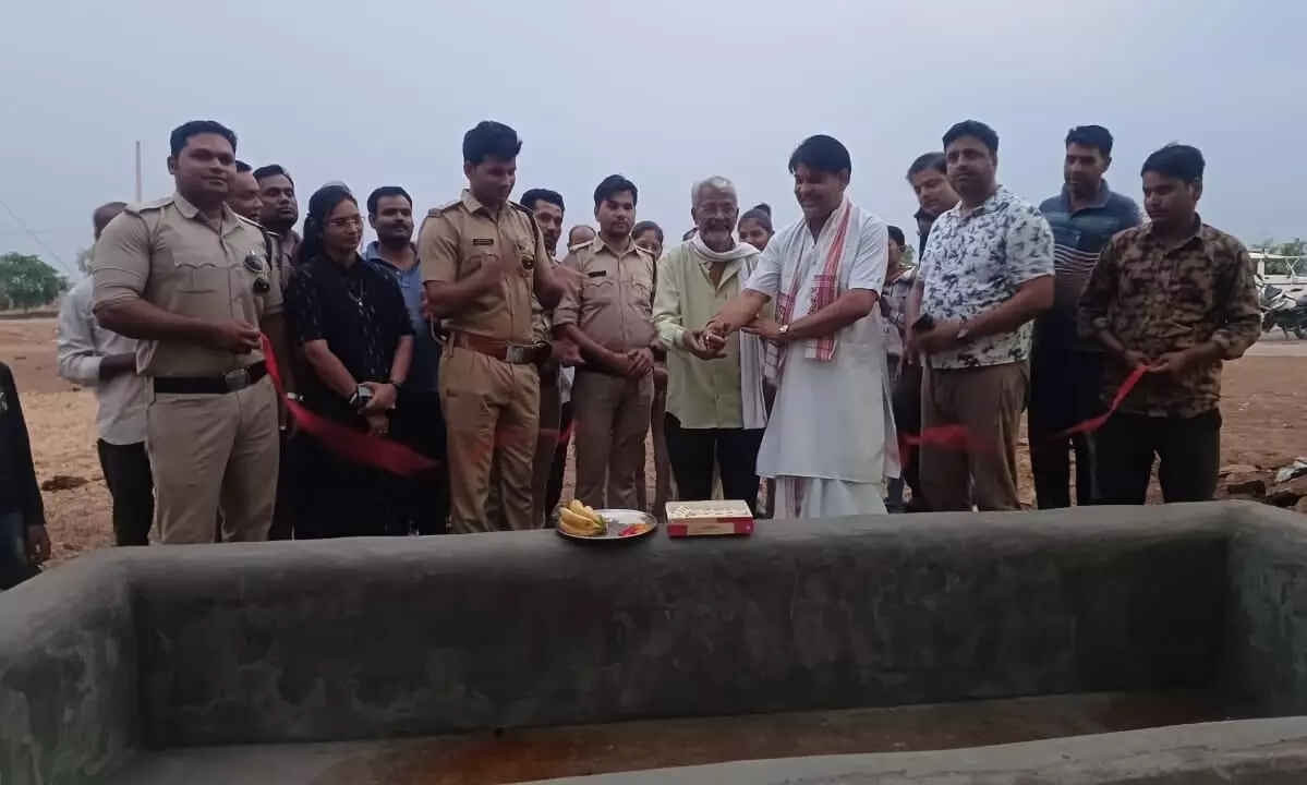 रैपुरा पुलिस ने पशुओं को पानी पीने के लिए बनवाई टंकी, टंकी में फीडिंग के लिए कराया नल कनेक्शन रैपुरा पुलिस ने पशुओं को पानी पीने के लिए बनवाई टंकी, टंकी में फीडिंग के लिए कराया नल कनेक्शन